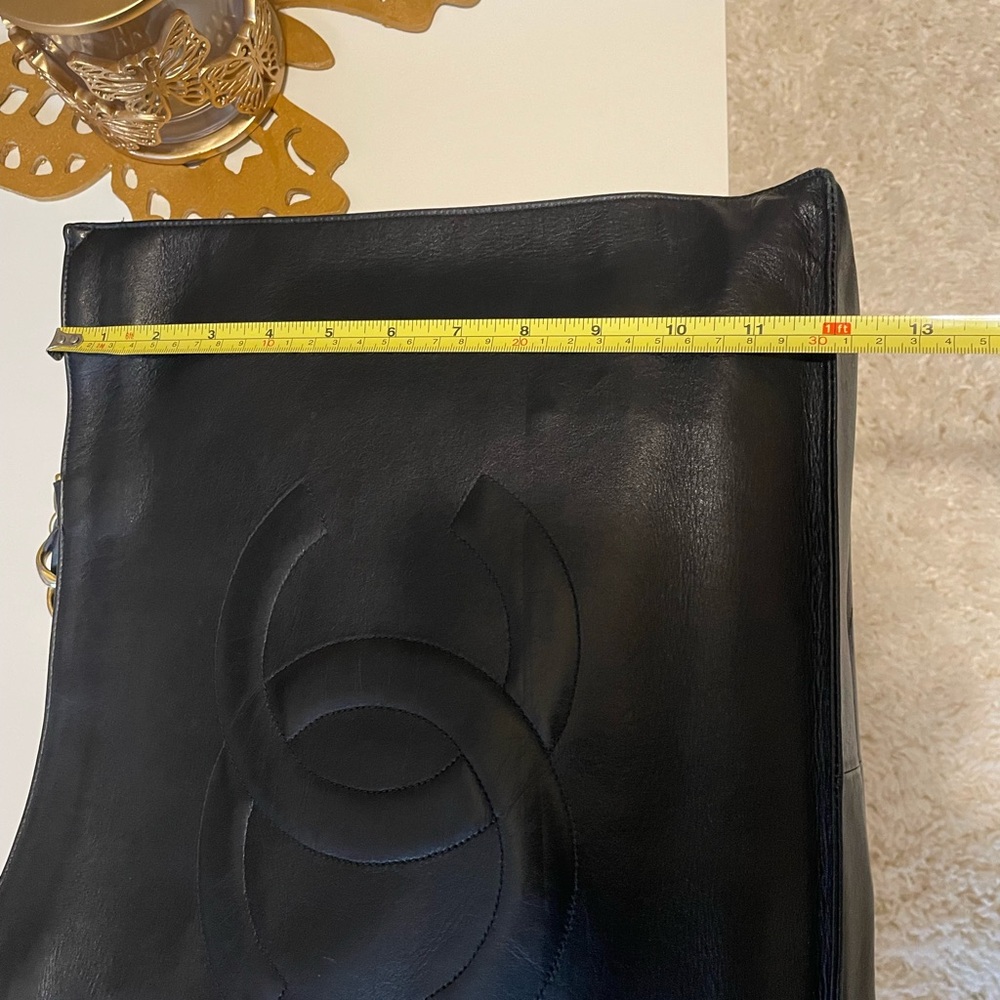 Vintage Chanel!!! Buy this Authentic CHANEL large lambskin shopping tote - Picture 6 of 16